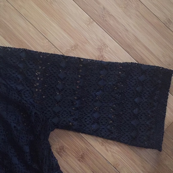 BLACK LACE BEACH COVER UP - Picture 2 of 4